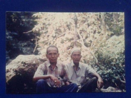 Penulis bersama Bpk. T ALam Ritonga saat napak tilas dan beristirahat di perut Gng. Siatubang. (dok. pribadi)