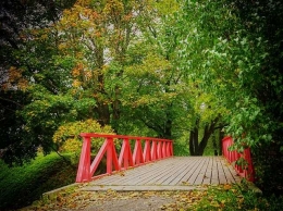 jembatan merah (Photo by Mkozlov)