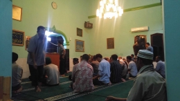 Suasana Dalam Masjid Nurul Islam Pramuka