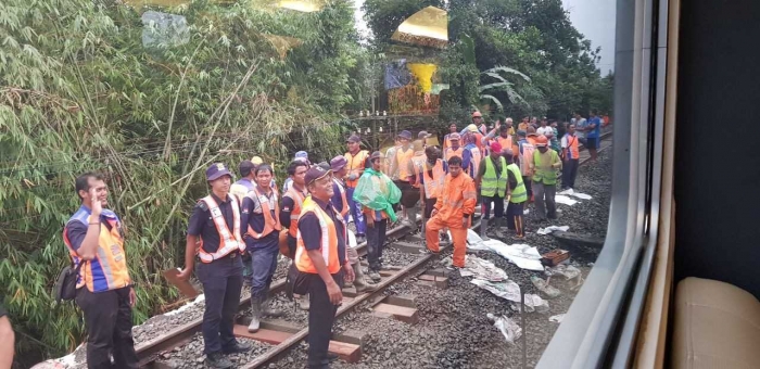 Tim Jalan dan Jembatan Daop 6 siap siaga 24 jam amankan titik rawan bencana yang dilintasi rel kereta api