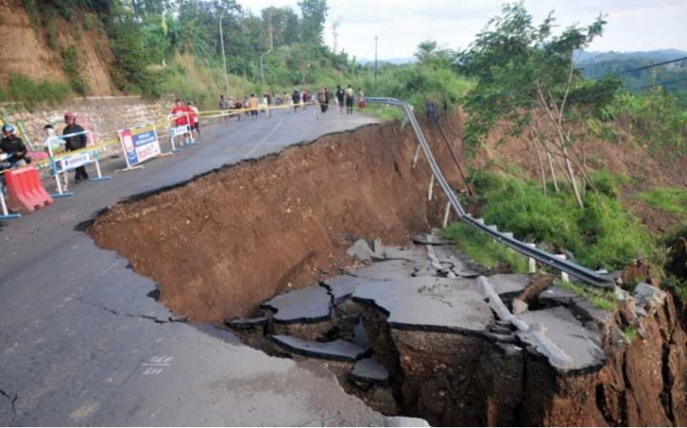 Longsor Pacita. Sumber: Solopos