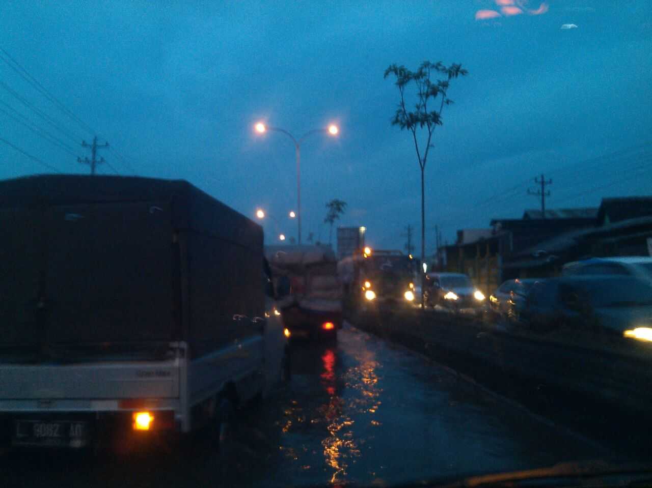 Jalan Kaligawe Semarang Macet Karena Banjir - Kompasiana.com