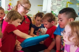 Pengajaran bahasa Indonesia di kindergarten di Australia sudah menggunakan IT. Sumber: www.abc.net.au