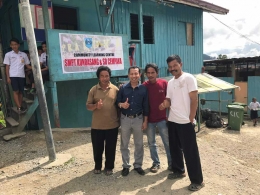 Bersama tiga iisitor pusat pendidikan bagi anak pekerja migran di Kundasang, Sabah. Dok. Pribadi.