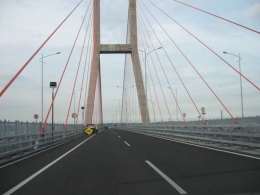 Jembatan Suramadu yang menghubungkan Surabaya dan Pulau Madura (dok.asita)