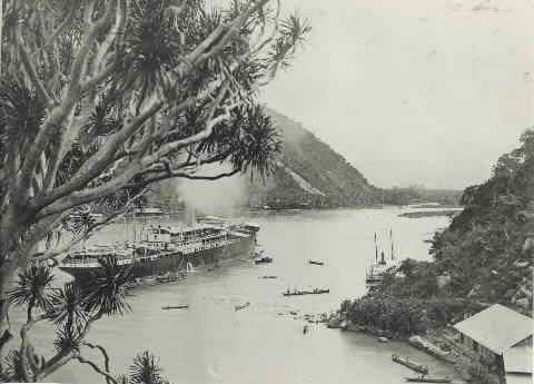 Pelabuhan Gorontalo 1920-an (Kredit foto: http://museumsejarahgorontalo.blogspot.co.id/).