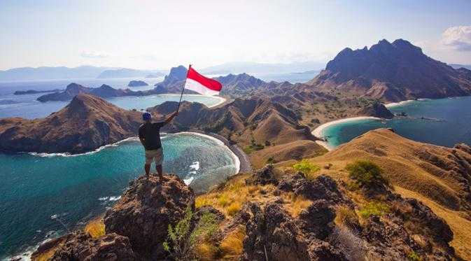 Pulau padar (sumber: travel.detik.com)