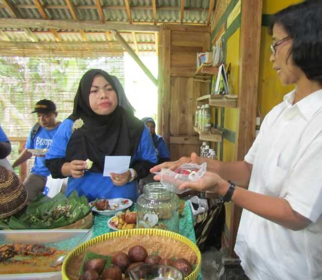 Bu Nunik menjelaskan tentang pentingnya pemberdayaan pangan lokal (dokpri)