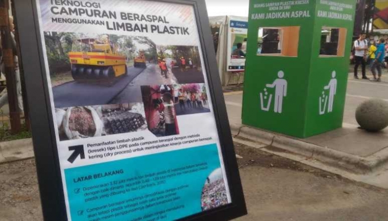 Beragam produk hasil penelitian BalitbangPUPR dipresentasikan di CFD Dago (Sumber: dokpri)