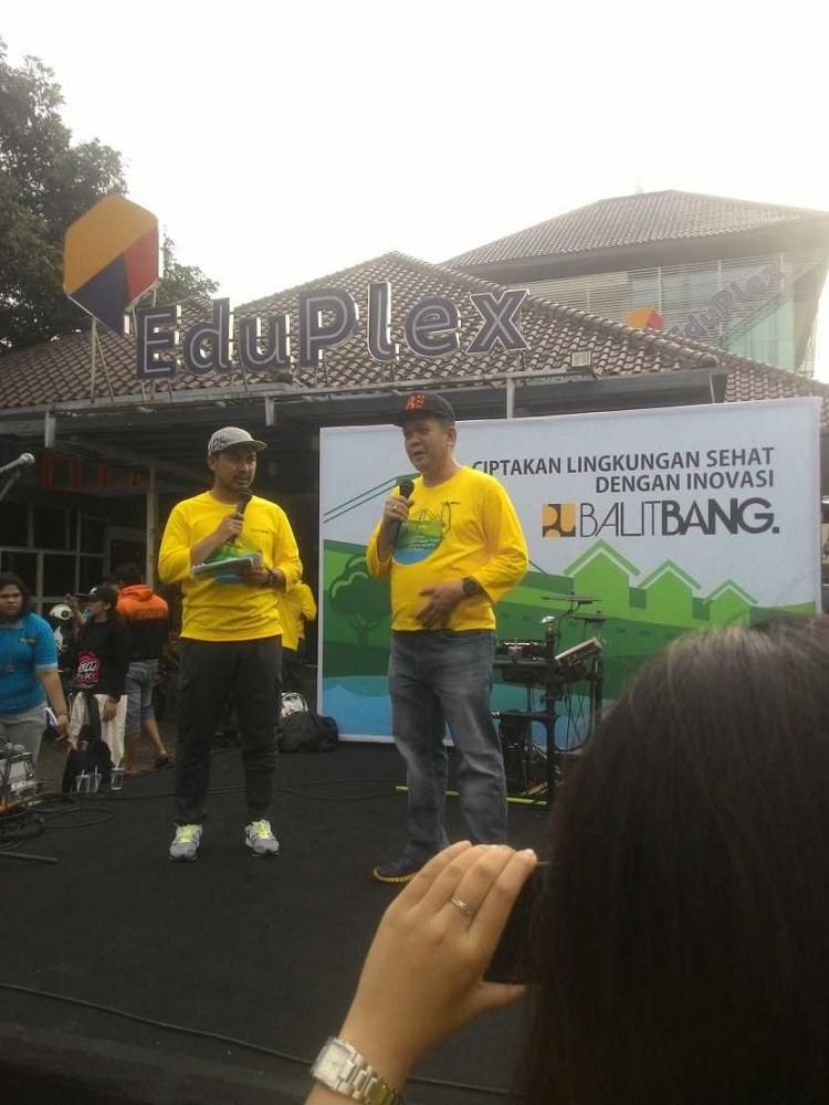 Bapak Herry Vaza Membuka Acara