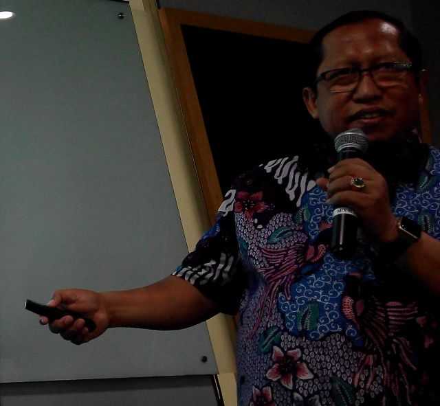 Prof Dr. Rindit Pembayun MP, Ketua Umum Perhimpunan Ahli Teknologi Pangan Indonesia menjelaskan Ketahanan Pangan (dokpri)