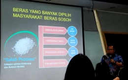 Prof. Dr. Ir. Rindit Pambayun, MP sedang menjelaskan tentang beras PK dalam Danone Blogger Academy