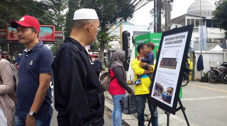 Pengunjung CFD tertarik pada inovasi Balitbang PUPR (dok. Maria G Soemitro)