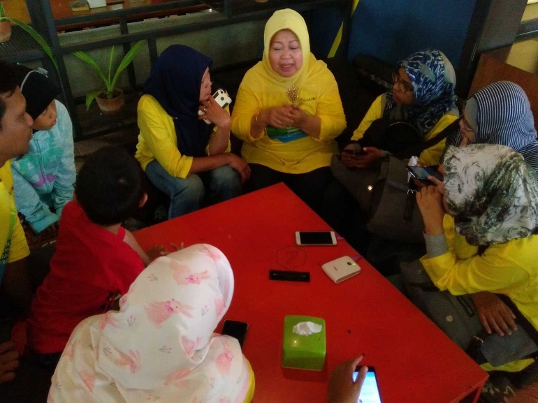 Ibu Meilany dari BalitbangPUPR Antusias Menjelaskan Tentang Kascing pada Para Blogger(Foto Ali)