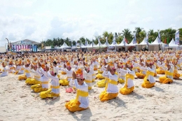 1500 perempuan penari Rejang Dewa di Nusa Penida Festival 2017 (Foto: Hery Hermawan/GenpiJogja, digunakan dengan izin)