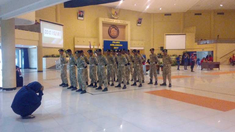 SMAN 1 Tuban tim A menunggu giliran tampil di DP in