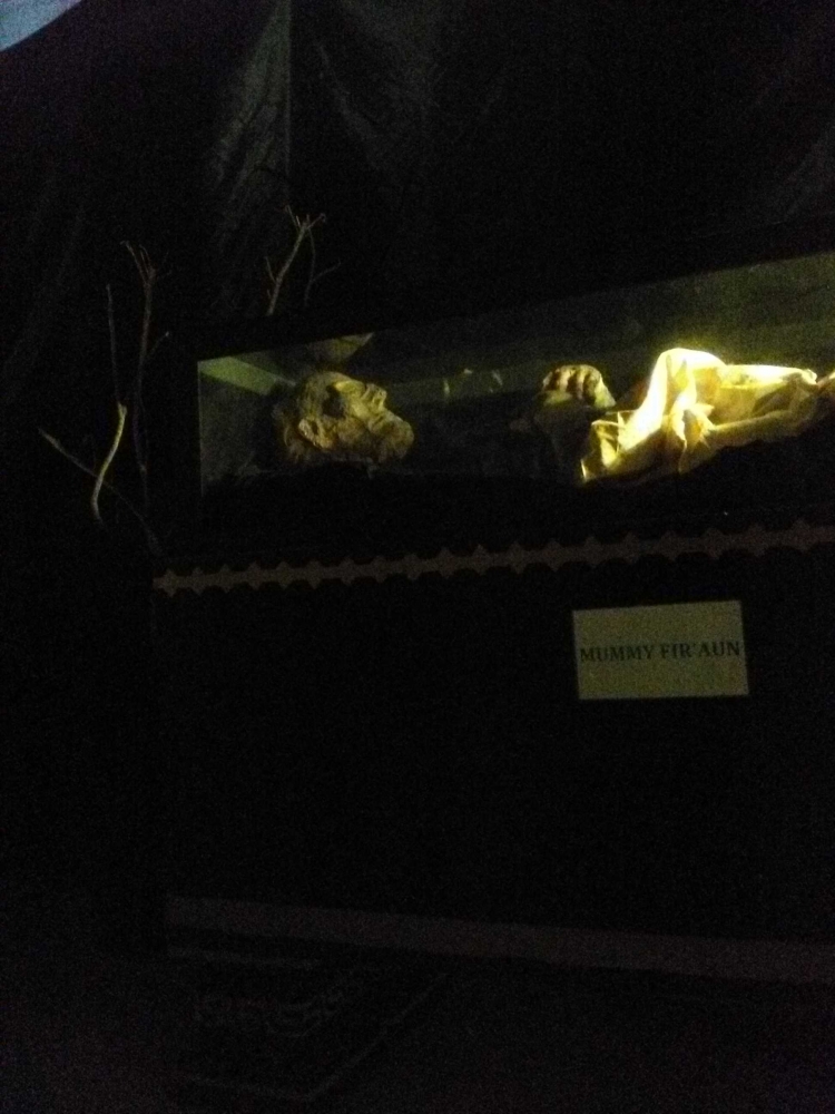 Mummy Fir'aun yang dipajang di bilik terakhir dari tempat pameran.