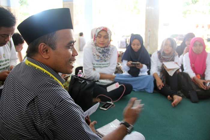 Muhtadin (berpeci), humas Dirjen Pendis Kemenag (foto dindin)