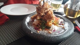 Crab Salad (Coconut ginger foam, pomelo, green mango, beansprouts, Thai herbs, spicy chili dressing, dragonfuit caviar)