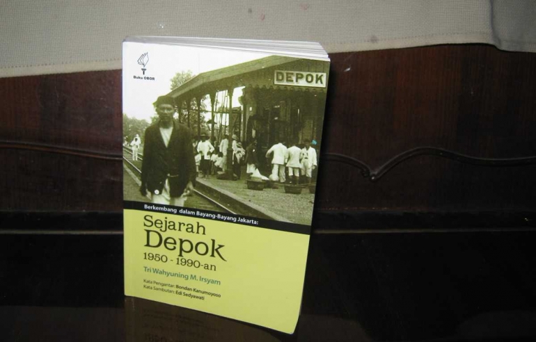 Buku Sejarah Depok/Foto: Irvan Sjafari.