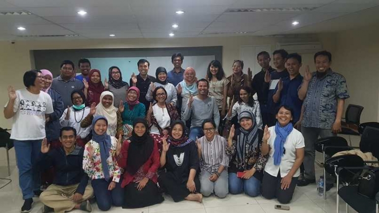 Salam Pancasila bersama para peserta SGK 2017. (@iskandarjet)