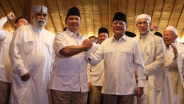 Ketua Umum Gerindra Prabowo Subianto dan Mayjen TNI (Purn) Sudrajat Sumber: @Facebook Prabowo Subianto