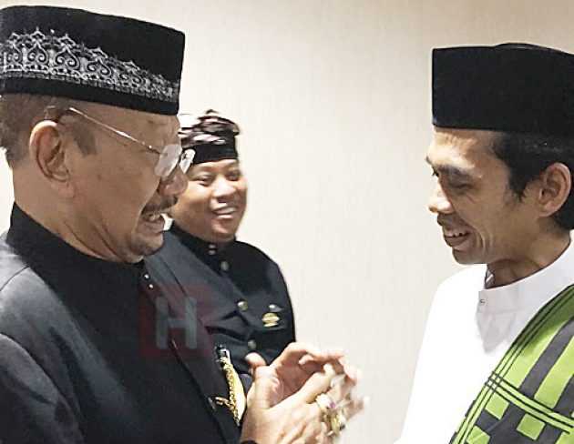 Raja Bali Dr.Ida Cokorde Pemecutan XI dan Ustadz Abdul Somad UAS di Bali. Sumber Hidayatullah-com
