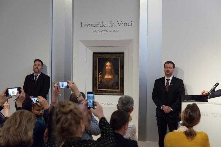 Suasana pelelangan Lukisan Leonardo da Vinci berjudul Salvator Mundi yang terjual denan harga Rp. 6,1 triyun di Pelelangan Christie's New York pada awal Desember lalu. Sumber: reuters.com