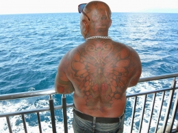 Sujati dengan tatto yang hampir menutup seluruh tubuhnya (Dokumentasi Pribadi)