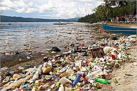 Sampah plastik di Gili Trawangan | Sumber: Kemenkomaritim