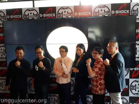 Kikuo Ibe bersama anak-anak muda Indonesia inovator yang pantang menyerah