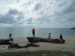 (dokumen pribadi) Pantai di Derawan (Dekat Derawan Dive Resort)