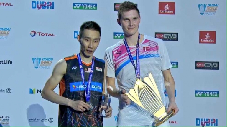 Axelsen (kanan) juara tunggal putra DSSF 2017/@antoagustian
