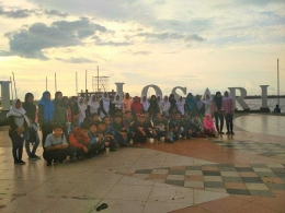 kunjungan terakhir Wisata Sejarah SMA Muhammadiyah Biringbulu di Pantai Losari Makassar. Dok. SMA Muhammadiyah Biringbulu