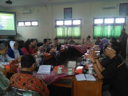 Suasana FGD Bersama Bappenas di Aula Baperlitbangda - Foto Her