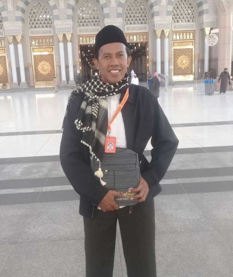 Ustaz Akhmad Arqom saat berada di Madinah (Senin, 18/12/2017)