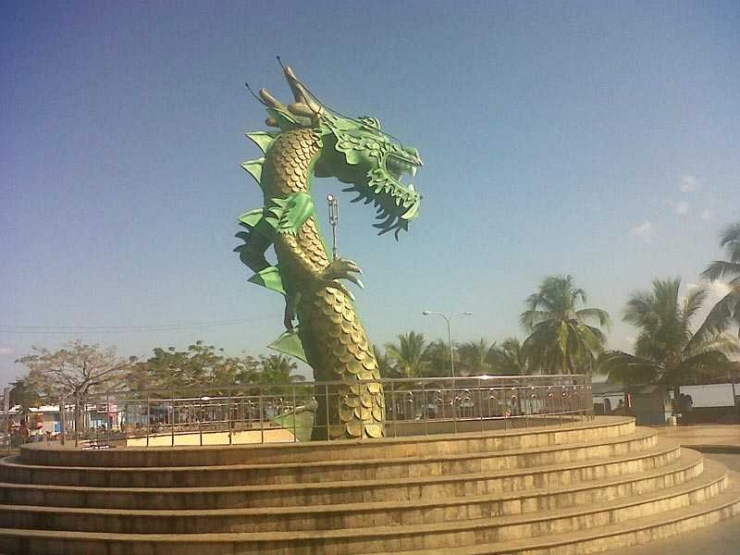 Patung Kepala Naga di Taman Pantai Kamali kota Baubau/Ft: Mahaji Noesa