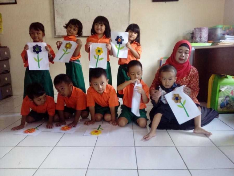 Ketika Anak  3 5 Tahun Terima Rapor dari PAUD  Halaman 1  Ketika Anak  3 5 Tahun Terima Rapor dari PAUD  Halaman 1