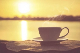 Secangkir kopi di pagi hari untukmu, sayang... (http://weknowyourdreams.com/)