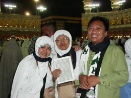 Ibuk Berangkat Haji bareng Dua Buah Hatinya (tahun 2010)