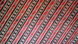 Batik Ipon koleksi Waritri Mumpuni dari Batik Batak Melayu. (Foto: Gapey Sandy)