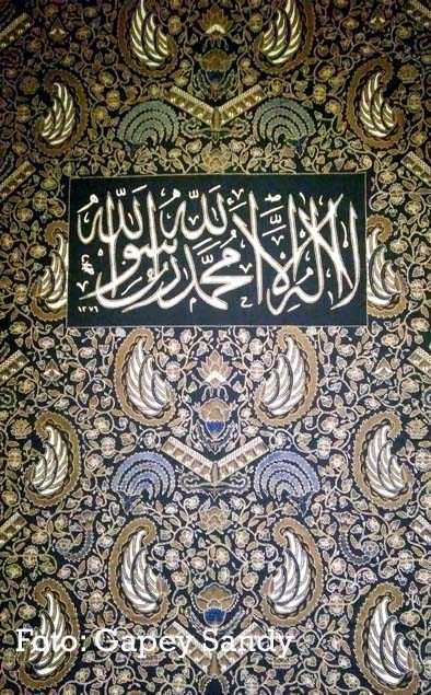 Batik dengan lafaz syahadat juga dipamerkan oleh APPBI di Museum Tekstil, Jakarta. (Foto: Gapey Sandy)
