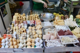 Street Food di Macao. Sumber: youngofw.com