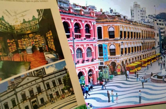 Leal Senado Building: perpustakaan, facade klasik, depannya Senado Square | Foto sumber: MGTO & jrrny.com