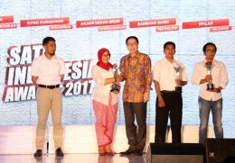 Triana saat mendapatkan penghargaan Satu Indonesia Awards 2017 (astra.co.id)
