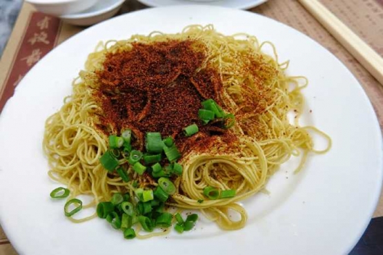 Shrimp Roe Noodles yang khas di Macao. (Foto: tourders.com)