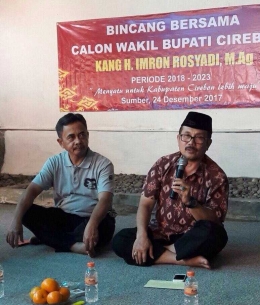 sebelah kanan memakai peci KH.Imron Rosadi, M.Ag. Calon Wakil Bupati Kabupaten Cirebon (PDI) periode 2018-2023