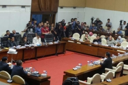 Direktur Penyidikan Komisi Pemberantasan Korupsi (KPK), Brigjen Pol Aris Budiman saat memenuhi undangan pansus hak angket KPK di Kompleks Parlemen, Senayan, Jakarta, Selasa (29/8/2017).