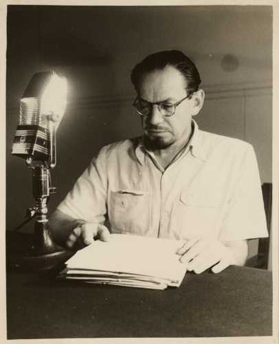 Leopold Weiss atau Muhammad Asad ketika berbicara di Radio Pakistan pada akhir tahun 1940. Photo: mischief-films.com