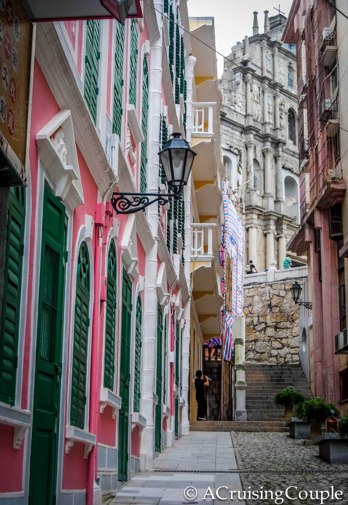 ruins-of-st-pauls-and-pastel-houses-macau-5a43b4bedd0fa817115c8712.jpg